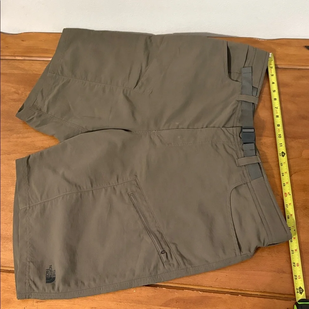 The North Face NWOT Men's Cargo Shorts Size XXL